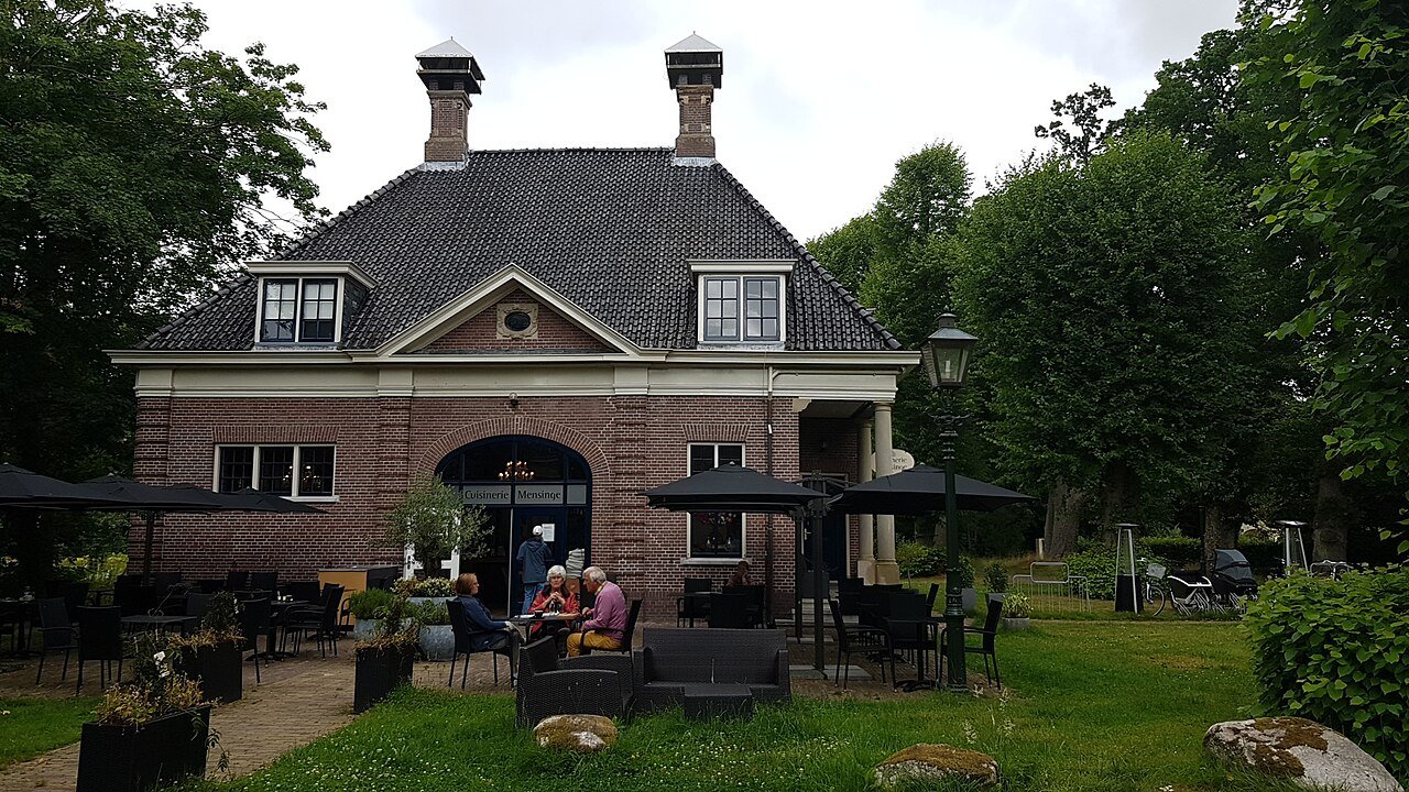 Landgoed Mensinge in Roden, Drenthe — historisch landgoed bij recreatiegebied De Hullen