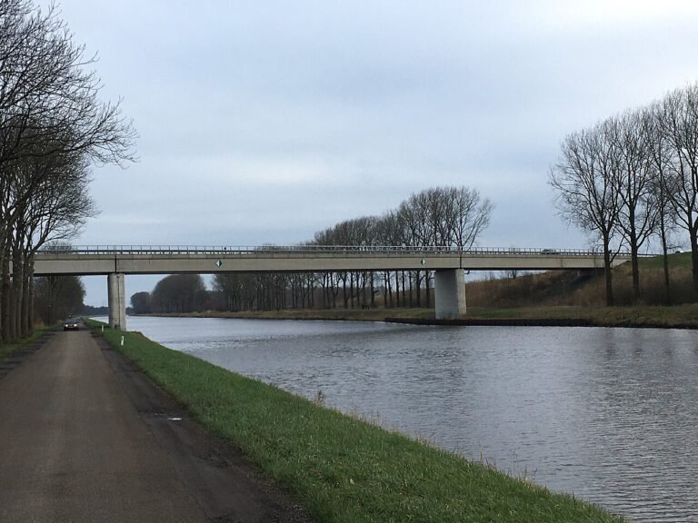 N355 Groningen-Drachten — hetero ontmoetingsplek in Groningen