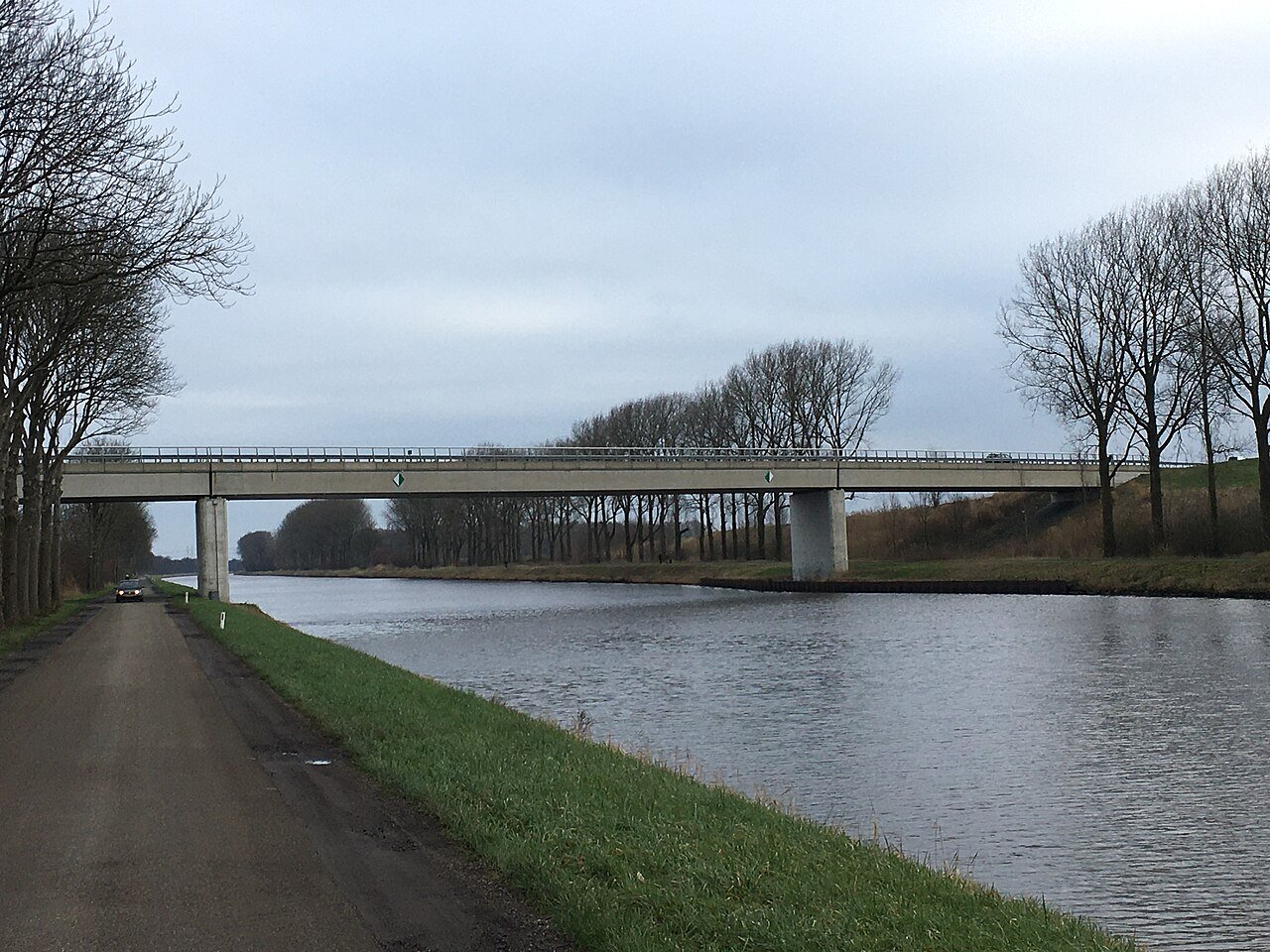 N355 Groningen-Drachten — hetero ontmoetingsplek in Groningen