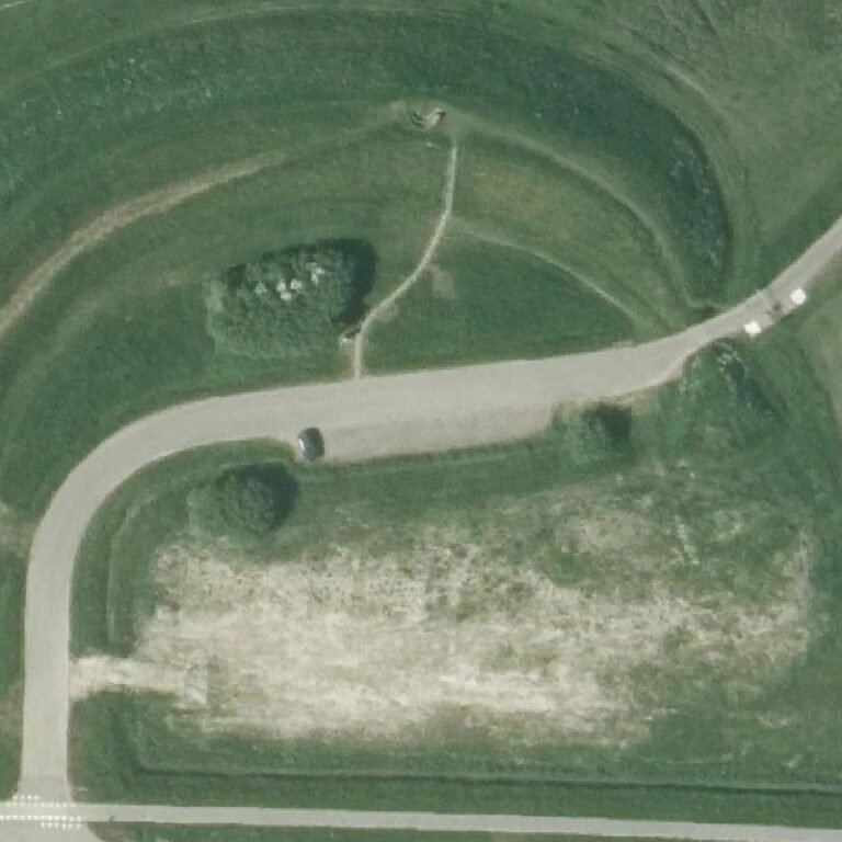 Luchtfoto Sexparkeerplaats dokkummernieuwezijlen — © Kadaster/PDOK