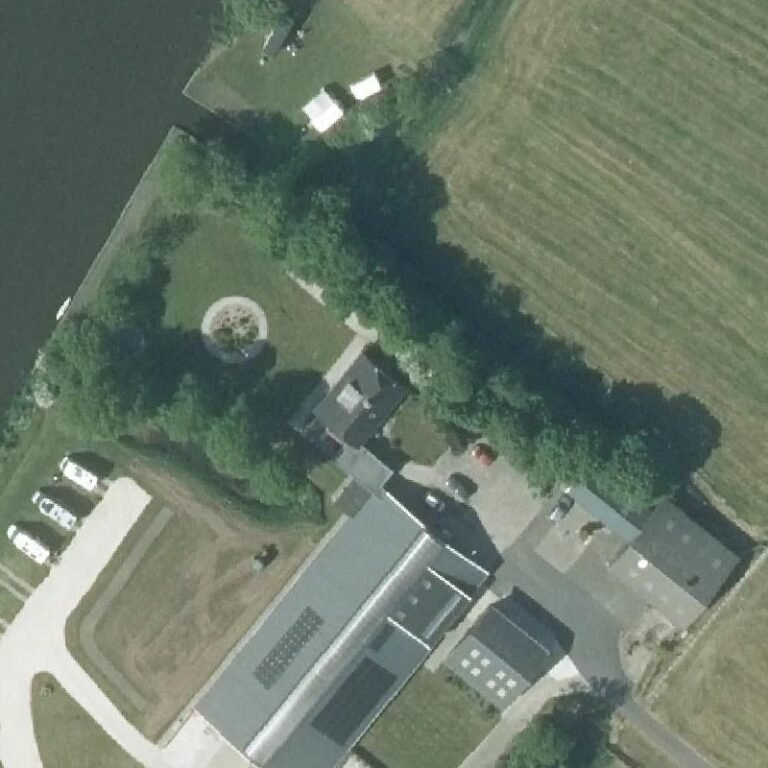Luchtfoto Rustpunt aan de Ee — © Kadaster/PDOK