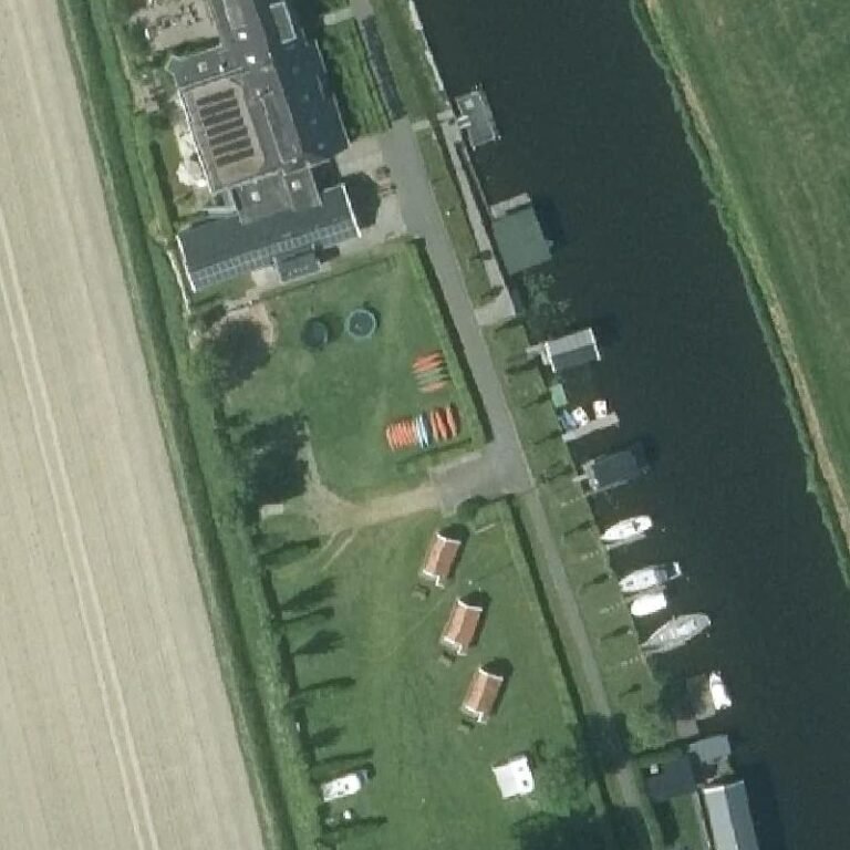 Luchtfoto Rustpunt Aduarderzijl — © Kadaster/PDOK