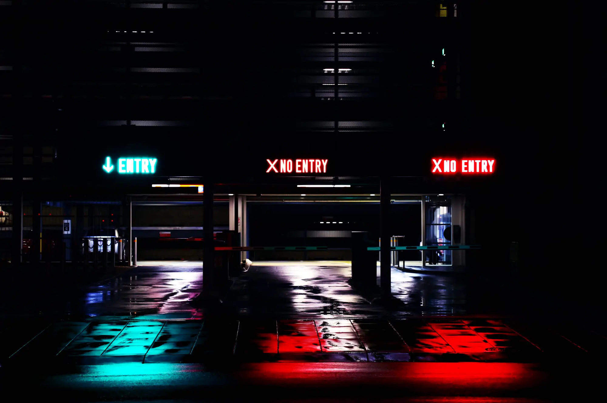 Parkeergarage bij nacht - anoniem en discreet afspreken